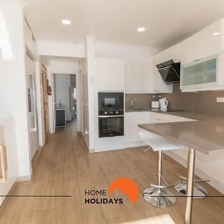 #043 Hassan Flat By Holidays شقة